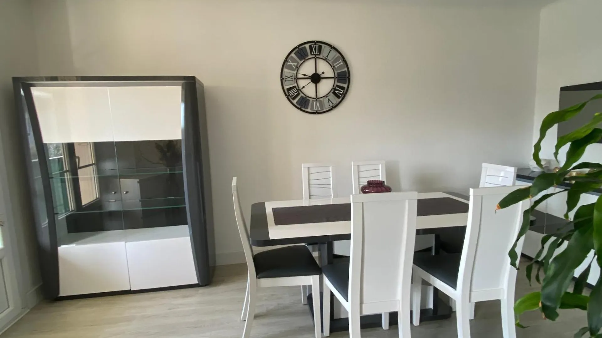 Grand Appartement Spacieux Senas