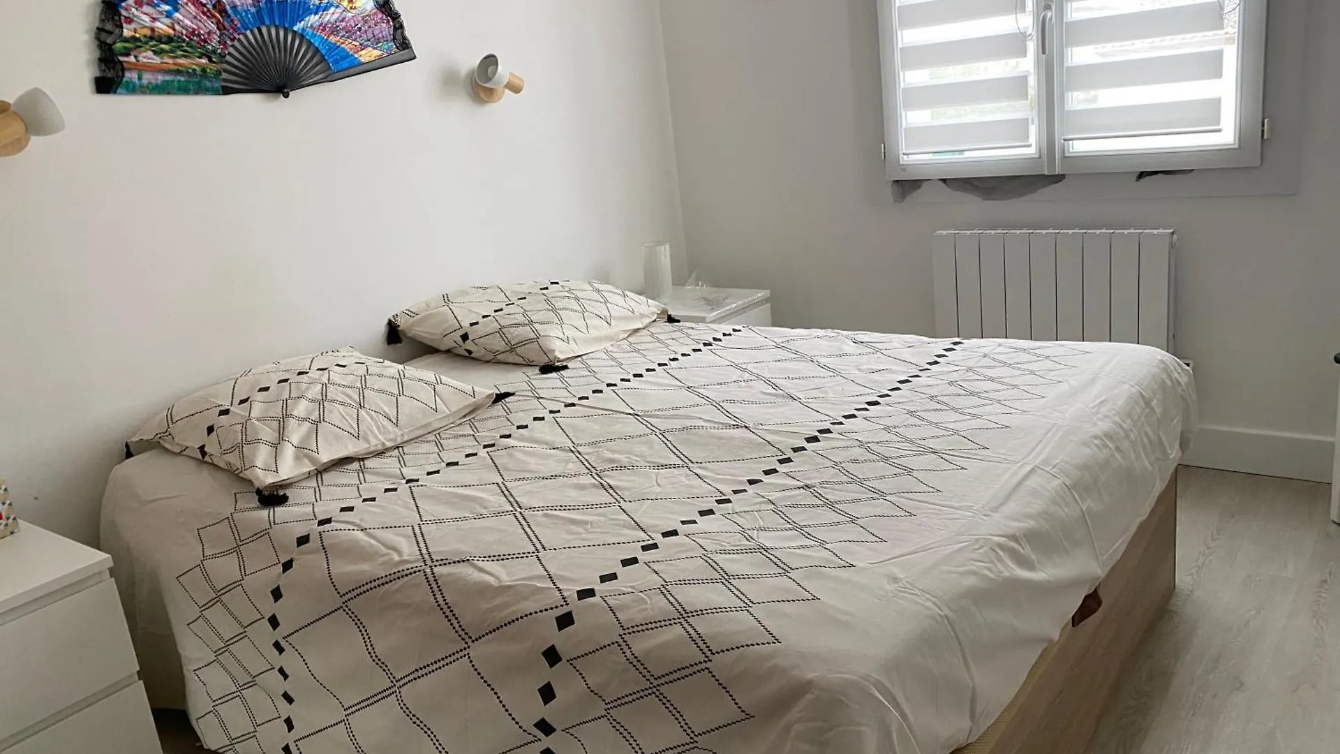 Grand Appartement Spacieux Senas Apartment