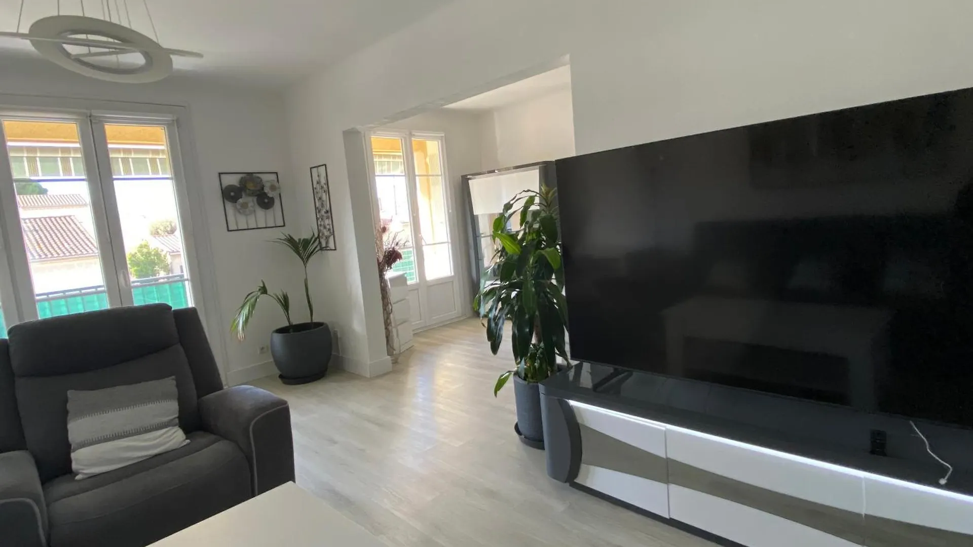 Apartment Grand Appartement Spacieux Senas France